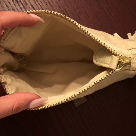 Chloé Makeup Bag 🎀 - Picture 2 of 2